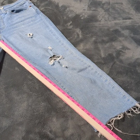 Levis Womens Wedgie Straight Crop Denim distresed Jeans size 30 High Rise Mom - Picture 5 of 9